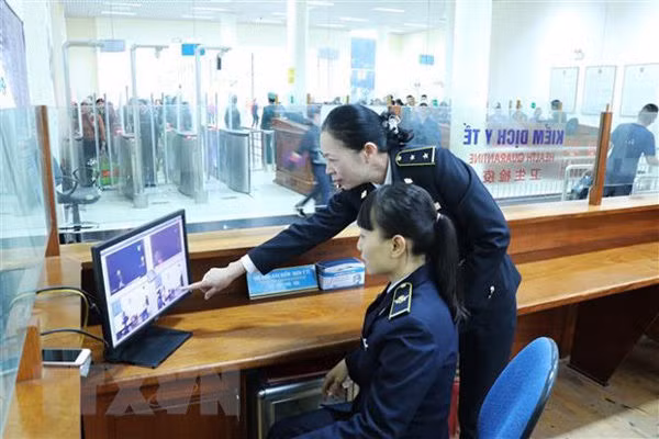Tạm ngừng xuất nhập cảnh khách du lịch qua cửa khẩu Lào Cai