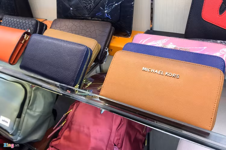 Ban Gucci, Dior gia vai tram nghin, shop dong cua ne kiem tra tai TP.HCM hinh anh 5 hang_gia_zing_4_.jpg
