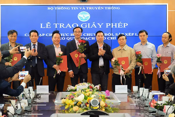 Trao giấy phép 18 tạp chí theo quy hoạch báo chí