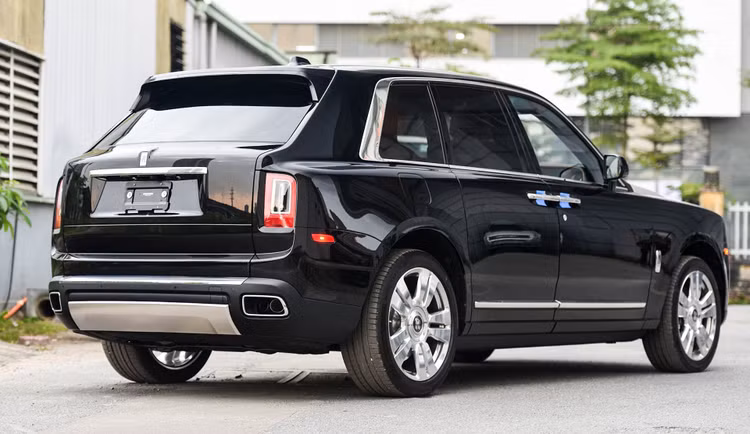 Chi tiết Rolls-Royce Cullinan phiên bản 5 chỗ tại Việt Nam ảnh 3 Chi tiet Rolls-Royce Cullinan phien ban 5 cho tai Viet Nam anh 3