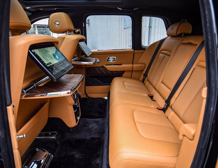 Chi tiết Rolls-Royce Cullinan phiên bản 5 chỗ tại Việt Nam ảnh 17 Chi tiet Rolls-Royce Cullinan phien ban 5 cho tai Viet Nam anh 17