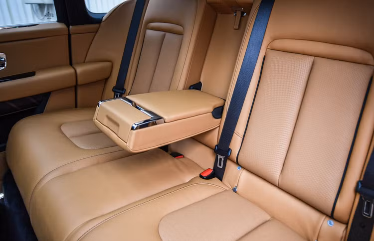 Chi tiết Rolls-Royce Cullinan phiên bản 5 chỗ tại Việt Nam ảnh 18 Chi tiet Rolls-Royce Cullinan phien ban 5 cho tai Viet Nam anh 18