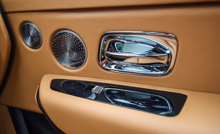 Chi tiết Rolls-Royce Cullinan phiên bản 5 chỗ tại Việt Nam ảnh 23 Chi tiet Rolls-Royce Cullinan phien ban 5 cho tai Viet Nam anh 23