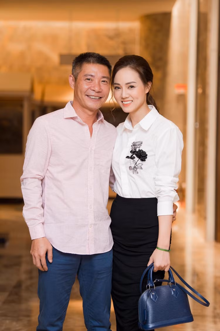 NSND Cong Ly cuoi vo anh 4