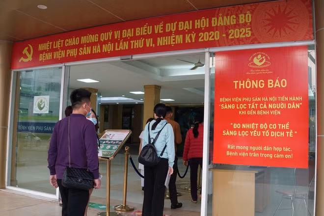 BN243 dien toan bo vao o 'khong' khi khai bao y te o BV Phu san Ha Noi hinh anh 1 kham2.jpg