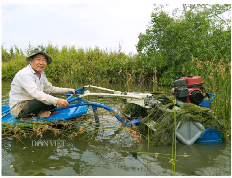 Một ông nông dân sáng chế máy cày siêu nhẹ 'bơi' như cá, hơn hẳn máy Nga, máy Trung Quốc