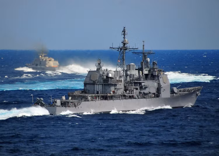 Quan doi My lien tiep thach thuc Trung Quoc tren Bien Dong hinh anh 1 USS_Bunker_Hill_2.jpg