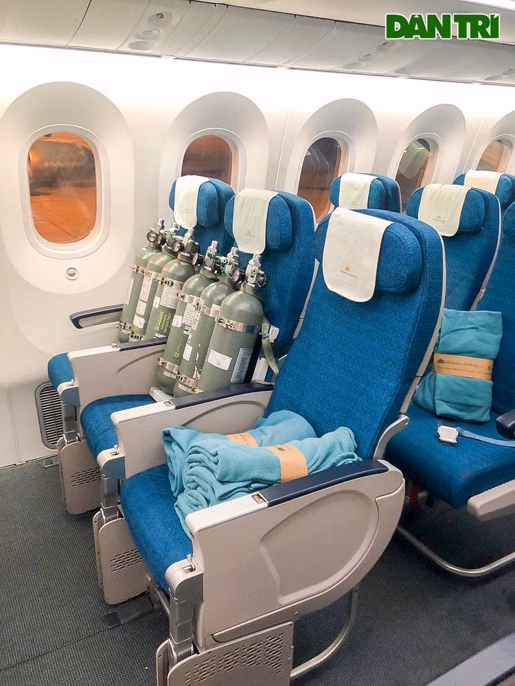 Chùm ảnh độc quyền phi công người Anh trên chuyến bay rời Việt Nam về nước - 8