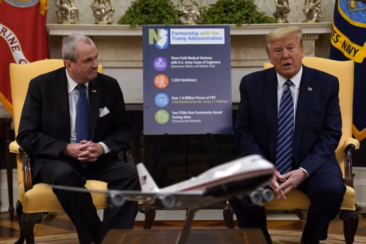 Ong Trump lien tuc do loi cho phong thi nghiem Trung Quoc ve virus hinh anh 3 1000_1_.jpeg