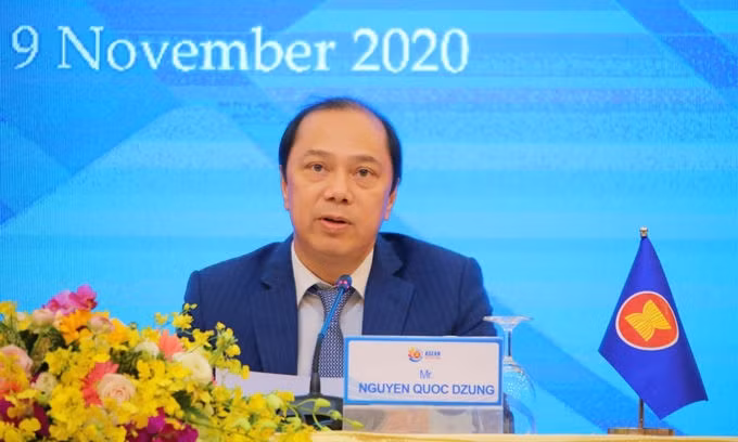Việt Nam tổ chức Hội nghị cấp cao ASEAN trong tuần này ảnh 1 Thứ trưởng Ngoại giao Nguyễn Quốc Dũng tại cuộc họp báo ở Hà Nội chiều nay. Ảnh: Phương Vũ.