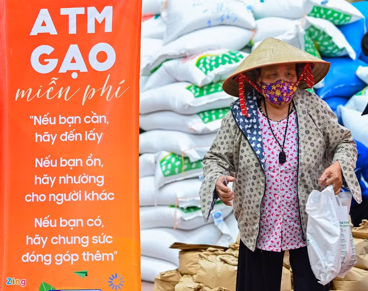 Xep hang hon nua km cho lay gao ATM hinh anh 8 xephangatmgao8_zing.jpg