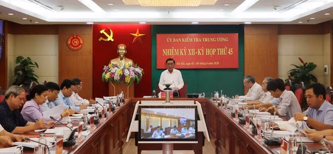 Uy ban Kiem tra Trung uong ky luat nhieu can bo anh 1