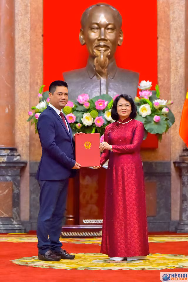 Chân dung 12 Đại sứ mới được Chủ tịch nước bổ nhiệm - Ảnh 11.