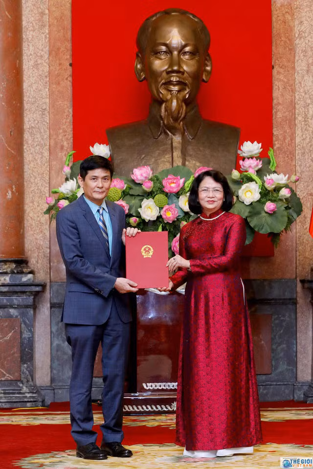 Chân dung 12 Đại sứ mới được Chủ tịch nước bổ nhiệm - Ảnh 2.