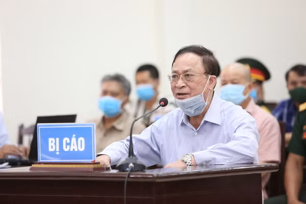 Nữ sinh được ‘cài’ làm giám đốc vụ cựu Thứ trưởng Nguyễn Văn Hiến