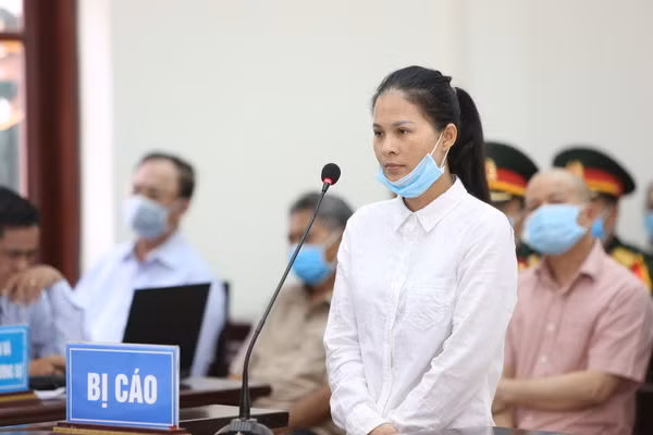 Nữ sinh được ‘cài’ làm giám đốc vụ cựu Thứ trưởng Nguyễn Văn Hiến