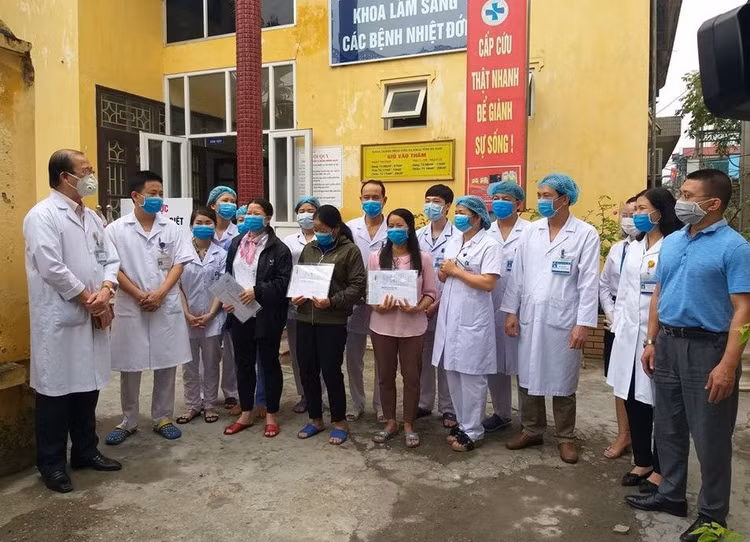 Thêm 3 bệnh nhân Covid-19 khỏi bệnh, số ca ra viện vượt 65%