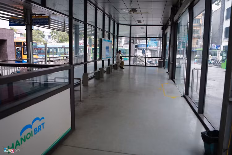 Xe buyt Ha Noi lien tuc duoc ve sinh, khu trung hinh anh 3 x_zing.jpg