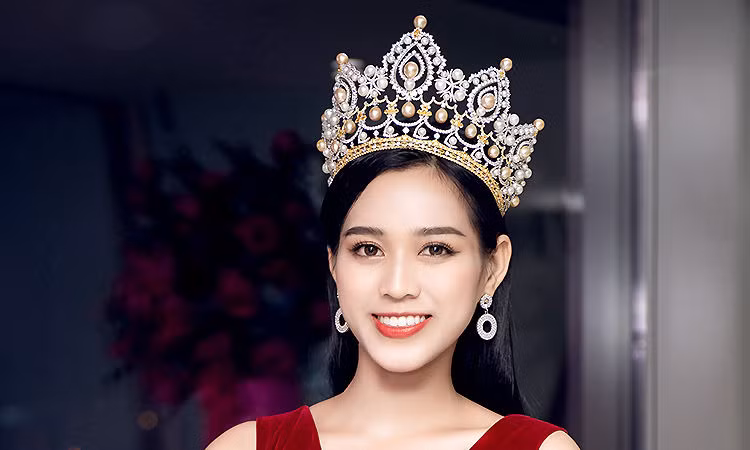 Hoa hậu Đỗ Thị Hà: 'Tôi rèn tính cách khi cấy lúa với mẹ'