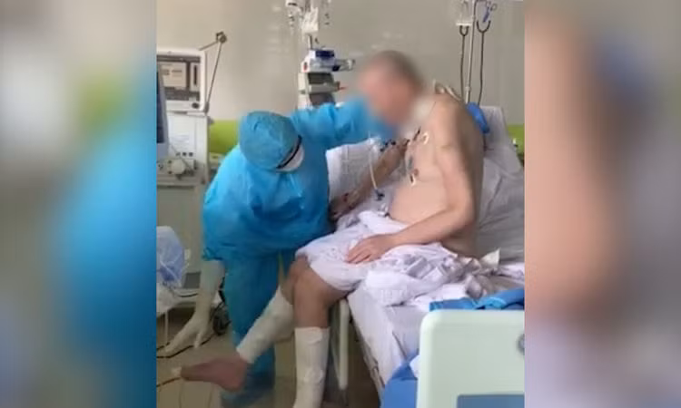 Bệnh nhân phi công Anh tập vận động