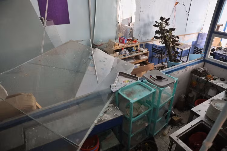 Nhà sập tan hoang sau vụ nổ ở Sài Gòn ảnh 4