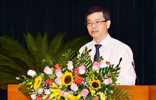Đồng chí Nguyễn Văn Sơn được bầu giữ chức Chủ tịch UBND tỉnh Tuyên Quang.