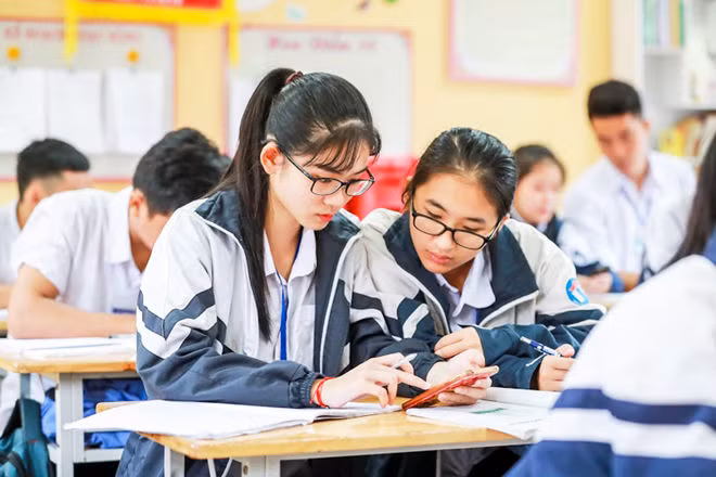 Phụ huynh 'chia rẽ' trước quy định cho học sinh dùng điện thoại trong giờ