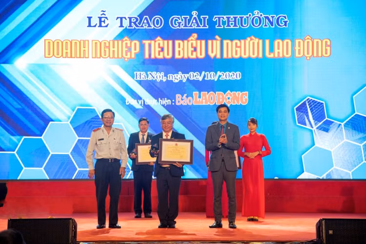 8 doanh nghiệp tiêu biểu vì người lao động được Thủ tướng tặng bằng khen 8 doanh nghiệp tiêu biểu vì người lao động được Thủ tướng tặng bằng khen
