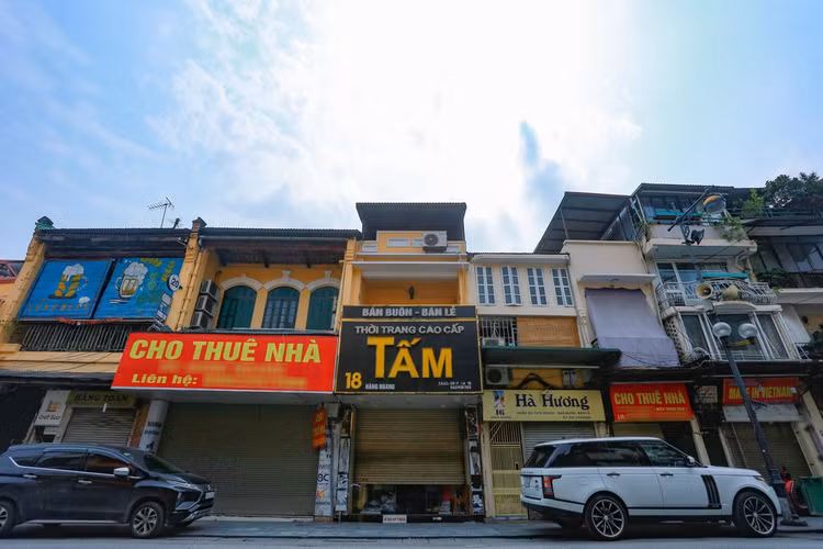 Loạt cửa hàng ở Hà Nội trả mặt bằng, chủ nhà méo mặt tìm khách thuê - 3