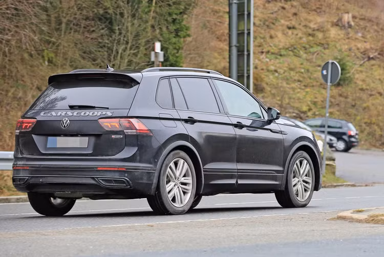 Volkswagen Tiguan facelift bi bat gap tren duong thu hinh anh 3 2021_VW_Tiguan_9.jpg
