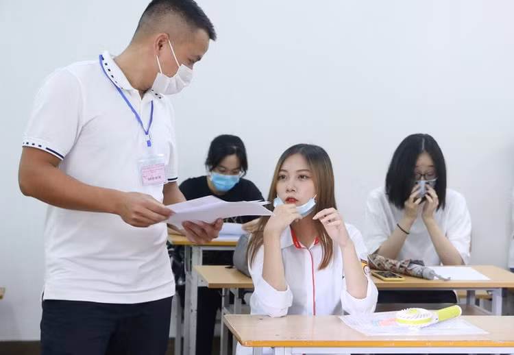 Hà Nội dự kiến hoàn thành chấm thi tốt nghiệp THPT 2020 vào ngày 24/8 ảnh 1
