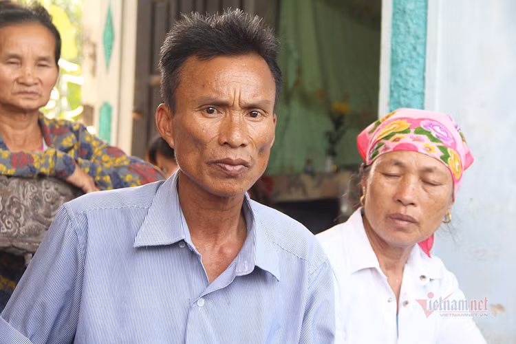 Mẹ khóc ngất gọi con thơ 5 tuổi bị trói tay, bỏ đói đến chết