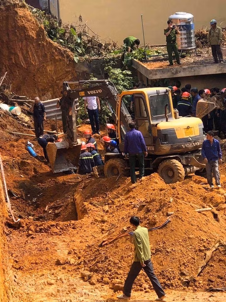 Sập công trình ở Phú Thọ, ít nhất 4 người chết, nhiều người bị thương