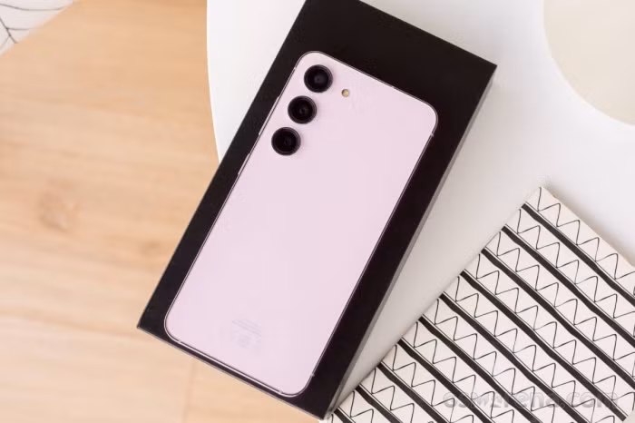 Siêu phẩm AI nhỏ gọn Galaxy S23... có đủ sức "quật ngã" iPhone 16? Sieu pham AI nho gon Galaxy S23... co du suc