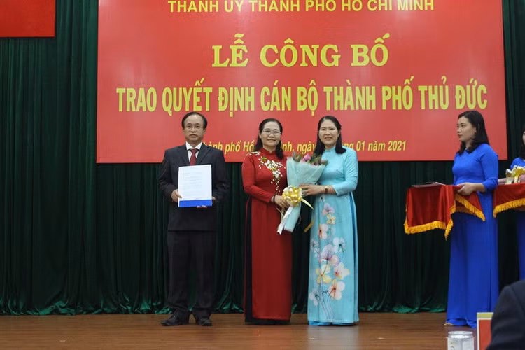 Trao quyết định cán bộ lãnh đạo chủ chốt TP Thủ Đức - ảnh 3