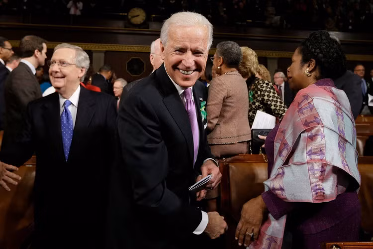 tinh ban giua ong joe biden va mitch mcconnell anh 6