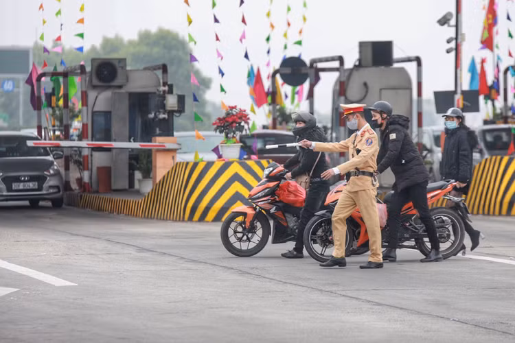 Tac duong cao toc Phap Van anh 13