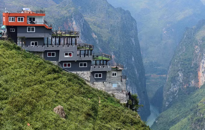 Nhà hàng Panorama trước khi cải tạo. Ảnh: Giang Huy