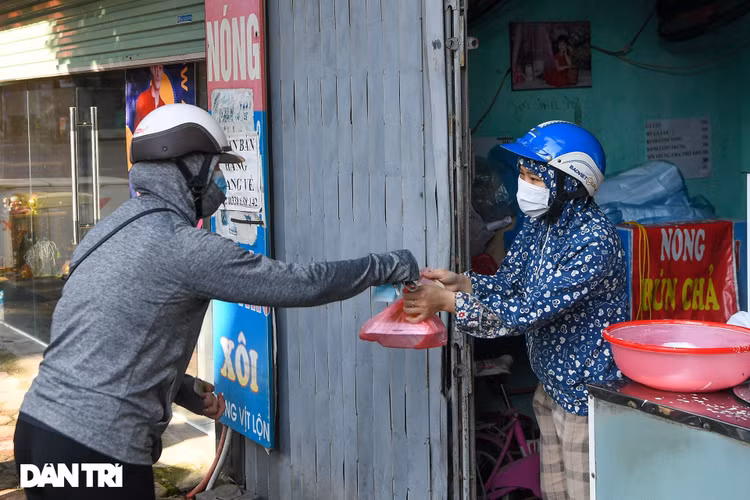 Ổ dịch mới tại vùng xanh: Hà Nội có nên ngừng nới lỏng giãn cách? - 3