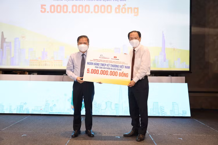 hinh-anh-hoi-trao-5-ty-min.jpg
