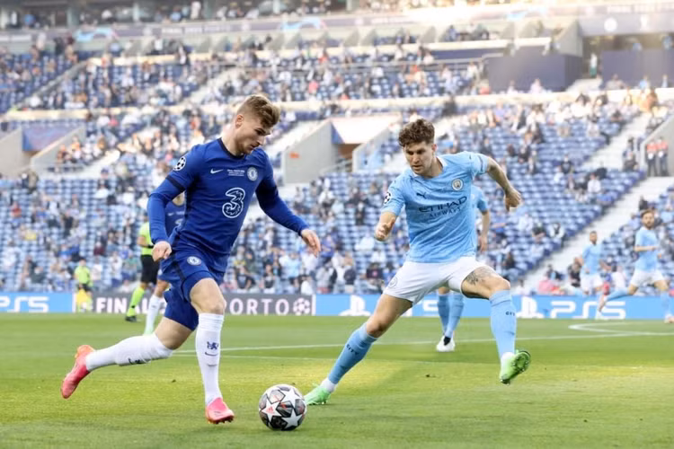 Chelsea (trái) đã bỏ lỡ nhiều cơ hội ở đầu trận Hạ Man City, Chelsea vô địch Champions League ảnh 1