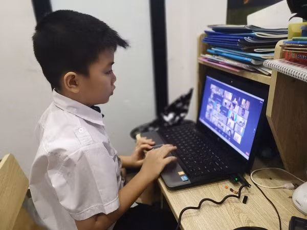 Ngành giáo dục Hà Nội sẽ tiếp tục đẩy mạnh triển khai chương trình “Máy tính cho em” nhằm nâng cao hiệu quả chất lượng của chương trình. Ảnh: VGP/Gia Huy Ngành giáo dục Hà Nội sẽ tiếp tục đẩy mạnh triển khai chương trình “Máy tính cho em” nhằm nâng cao hiệu quả chất lượng của chương trình. Ảnh: VGP/Gia Huy