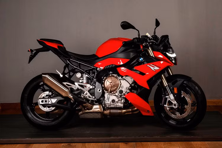 bmw-s-1000-r-2.jpg