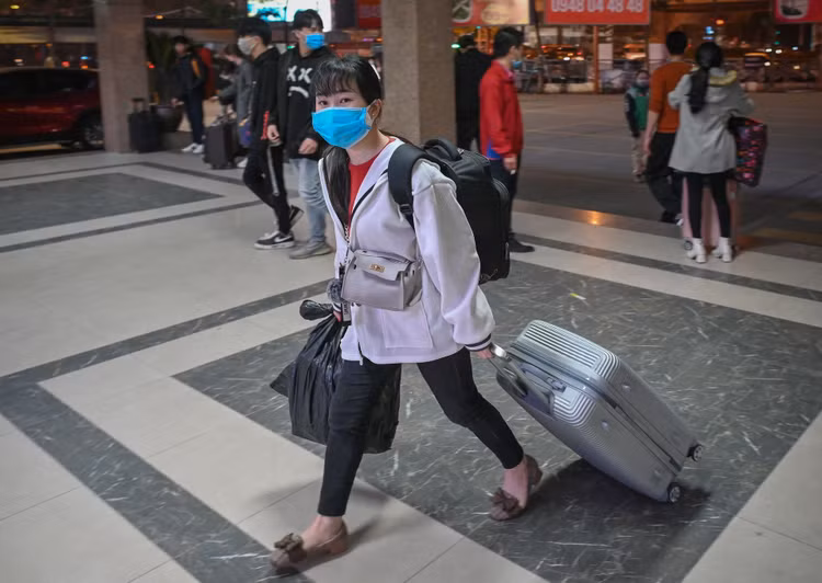 Sinh vien hoi ha roi Thu do lo so dich Covid-19 anh 2
