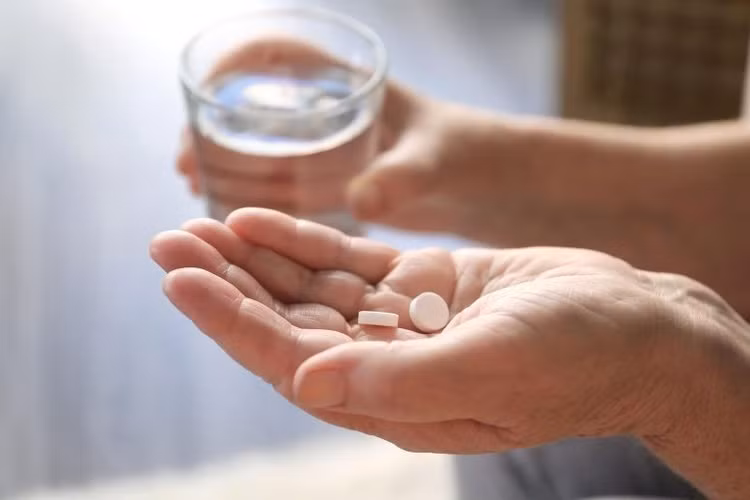 senior-pill-water-glass-777x518.jpg