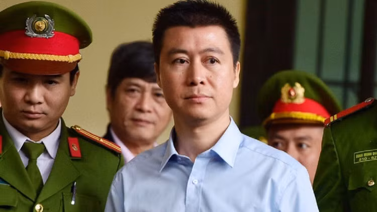 Phan Sào Nam có phải ngồi tù lại ? ảnh 1 Phan Sào Nam tại phiên tòa sơ thẩm ở Phú Thọ năm 2018 /// ĐÌNH TRƯỜNG