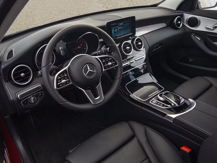 Mercedes-Benz 'chơi lớn' khi bổ sung C180 AMG