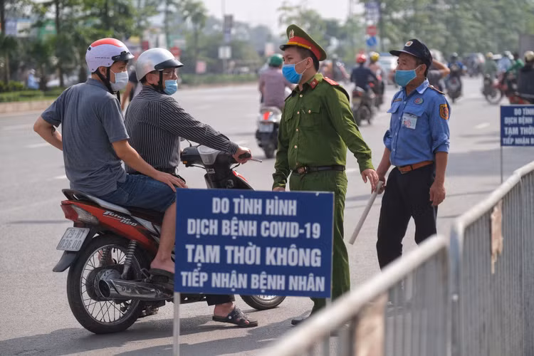 ca mac Covid-19 Ha Noi, ca benh Covid-19 benh vien Nhiet doi anh 1