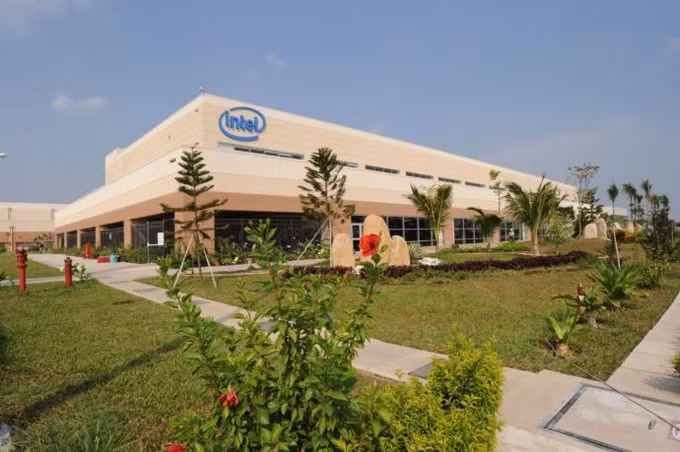 Một góc nhà máy Intel tại SHTP. Ảnh: IPV.