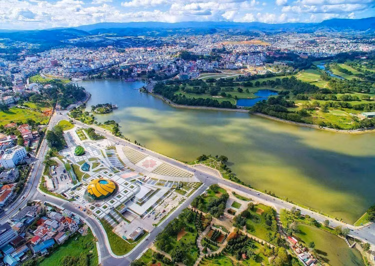Nhà đất Tây Nguyên giá 500 triệu đồng/m2 vẫn đắt hàng.
